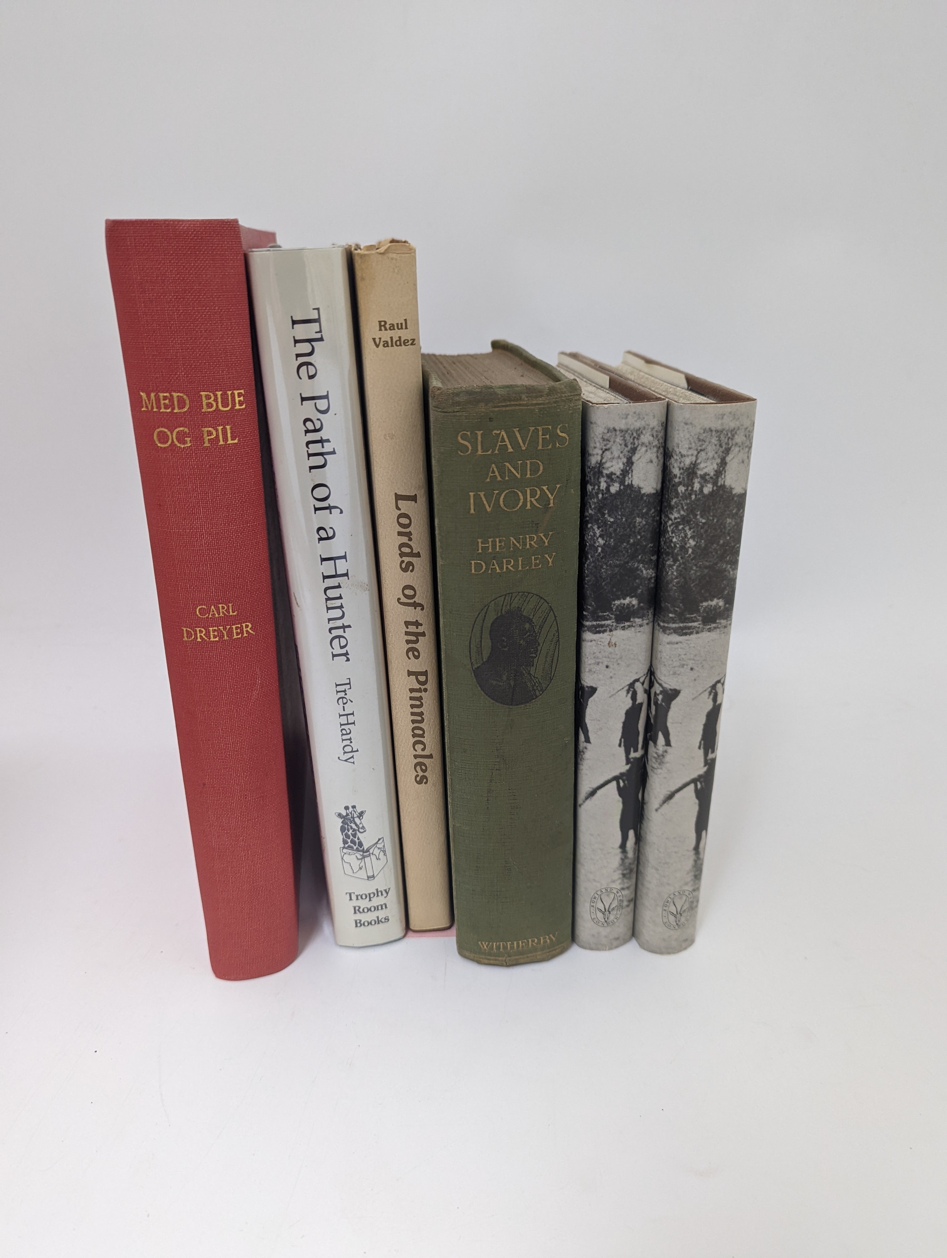 Sanchez-Arino, Tony. On the Trail of the African Elephant. Rowland Ward, 1988. Original cloth binding in dust wrapper. * One of a limited edition of 1250 copies signed by the author. This copy with a presentation inscrip